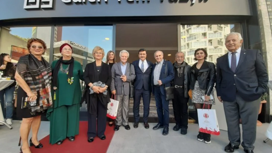 Galeri Yeni Yüzyıl kapılarını açtı