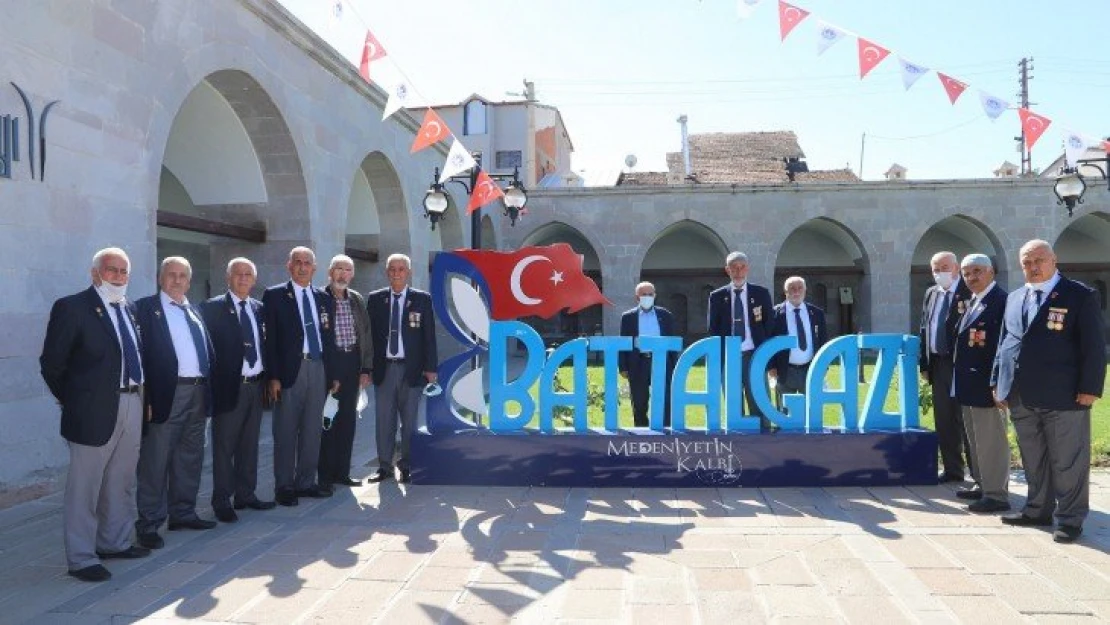 Gazi Ve Yakınları Battalgazi'ye Hayran Kaldı