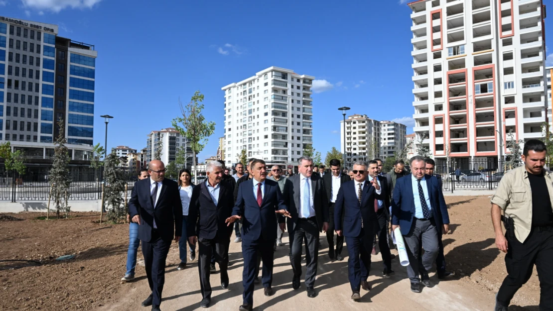 Gençlik ve Spor Bakanı Osman Aşkın Bak, 100. Yıl Parkı'nı gezdi