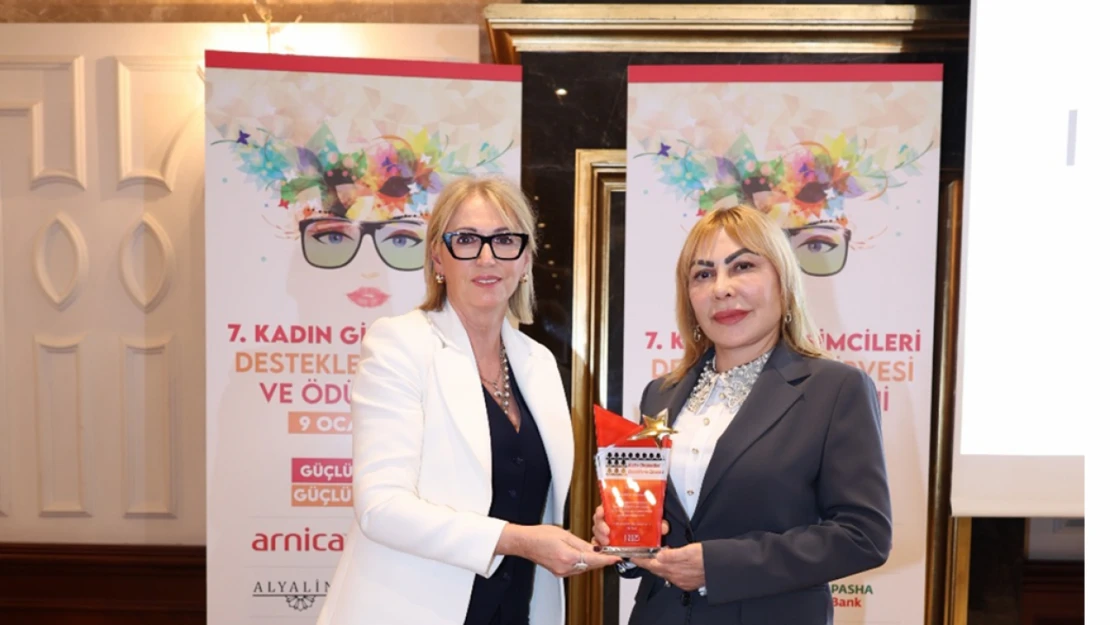 Girişimci kadınların destekçisi  Prof. Dr. Yasemin Açık'a YAPDER'den ödül