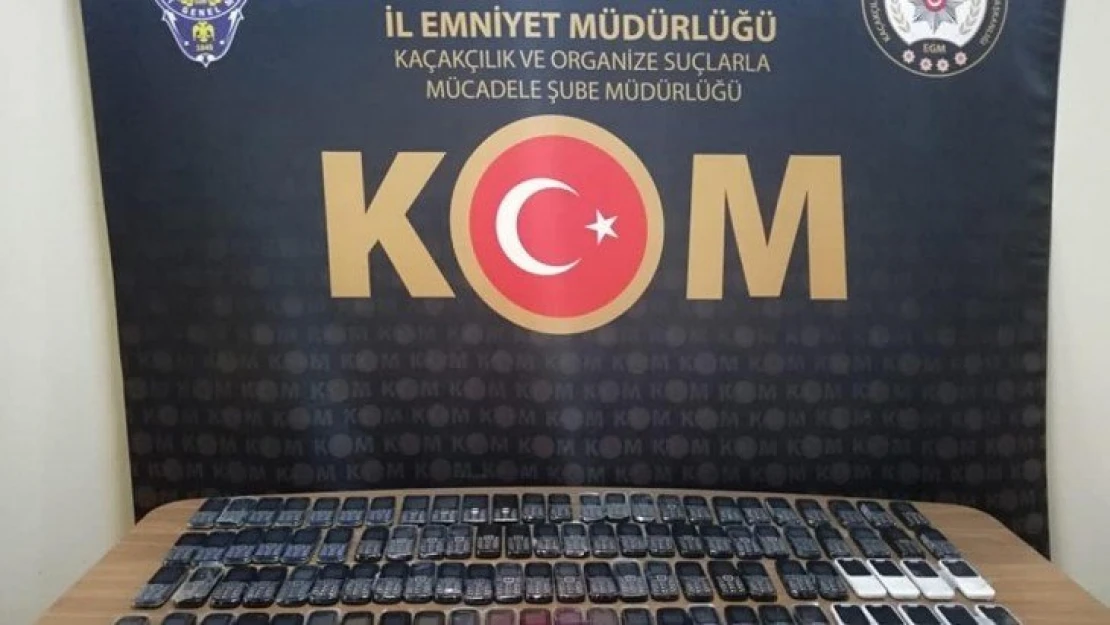 Gümrük kaçağı cep telefonlarına el konuldu