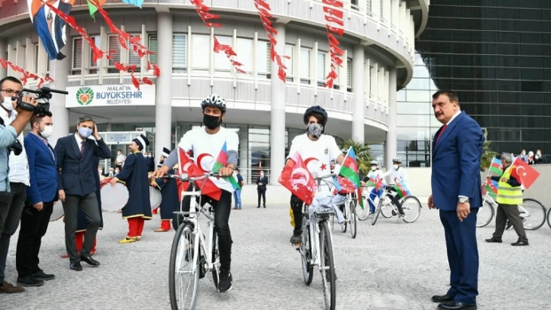 Gürkan: Vatandaşlarımız Evini, İş Yerini Bayraklarla Donatmalı