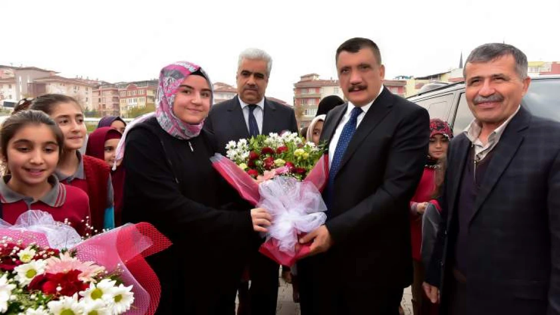 Gürkan, Avni Kiğılı Kız Anadolu İmam Hatip Lisesi Öğrencileri İle Bir Araya Geldi