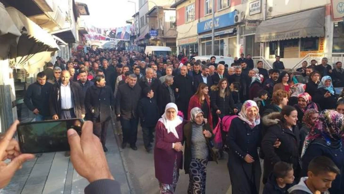 Hekimhanlılar Avşar'ı bağırlarına bastı