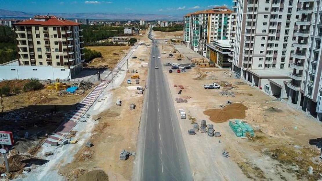 Büyükşehir Yüzakı Caddesini Malatya'ya Yakışır Bir Hale Getiriyor