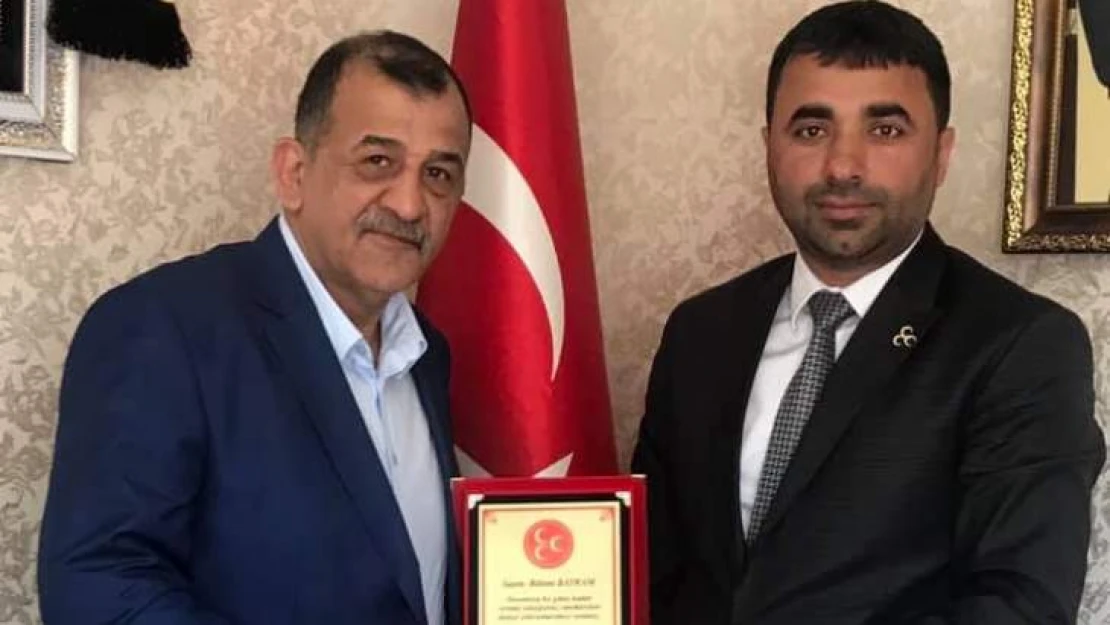 Teşkilata Hizmet Veren Ülkücülere Plaket