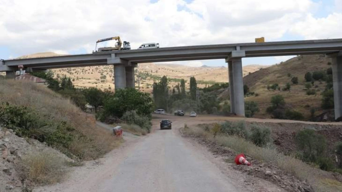 Hasançelebi'deki 385 metre uzunluğundaki viyadük inşaatı sürüyor