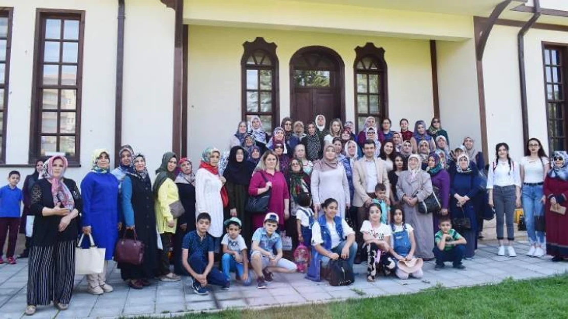 Kadınlar Tekne Turu İle Farklı Bir Gün Yaşadılar