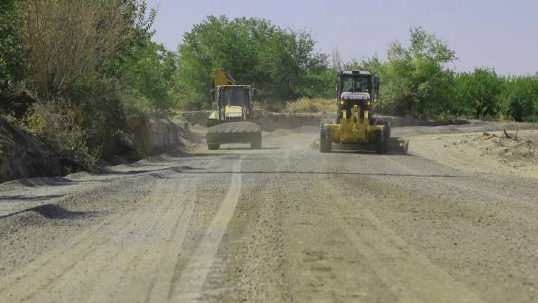 Yeni Bağlantı Yolunda Altyapı Temel Malzeme Serimi Tamamlandı