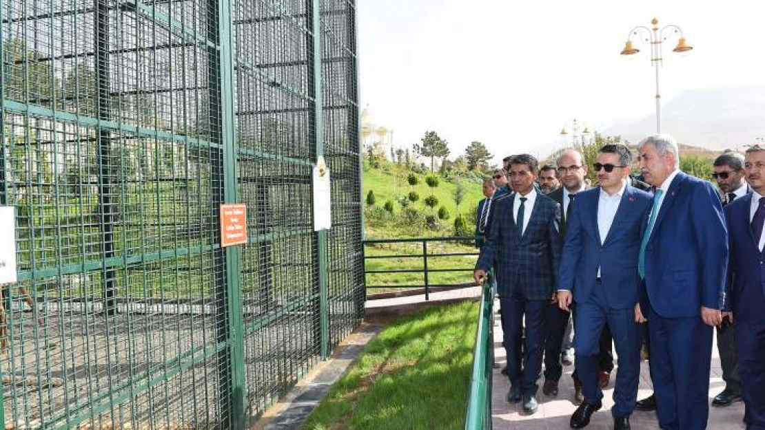 Bakan Pakdemirli Doğal Yaşam Parkı Ve Hayvanat Bahçesini Gezdi