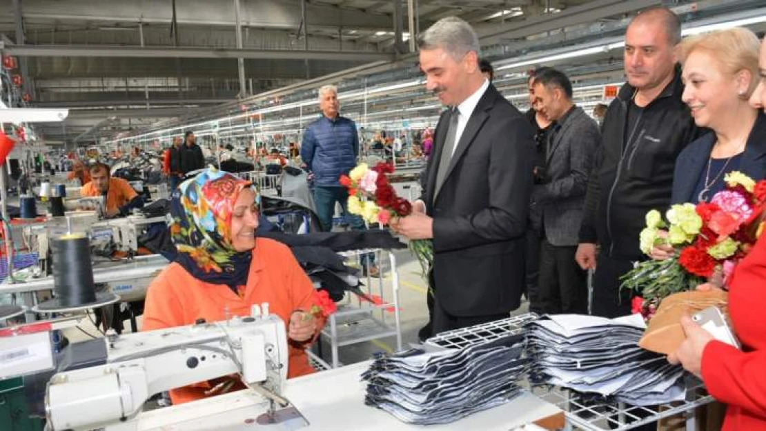 Vali Baruş Fabrikada Çalışan Kadınların Dünya Kadınlar Günlerini Kutladı