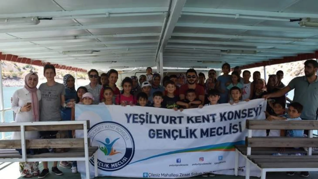 Yeşilyurt Kent Konseyi'nden Çocuklara Tekne Turu