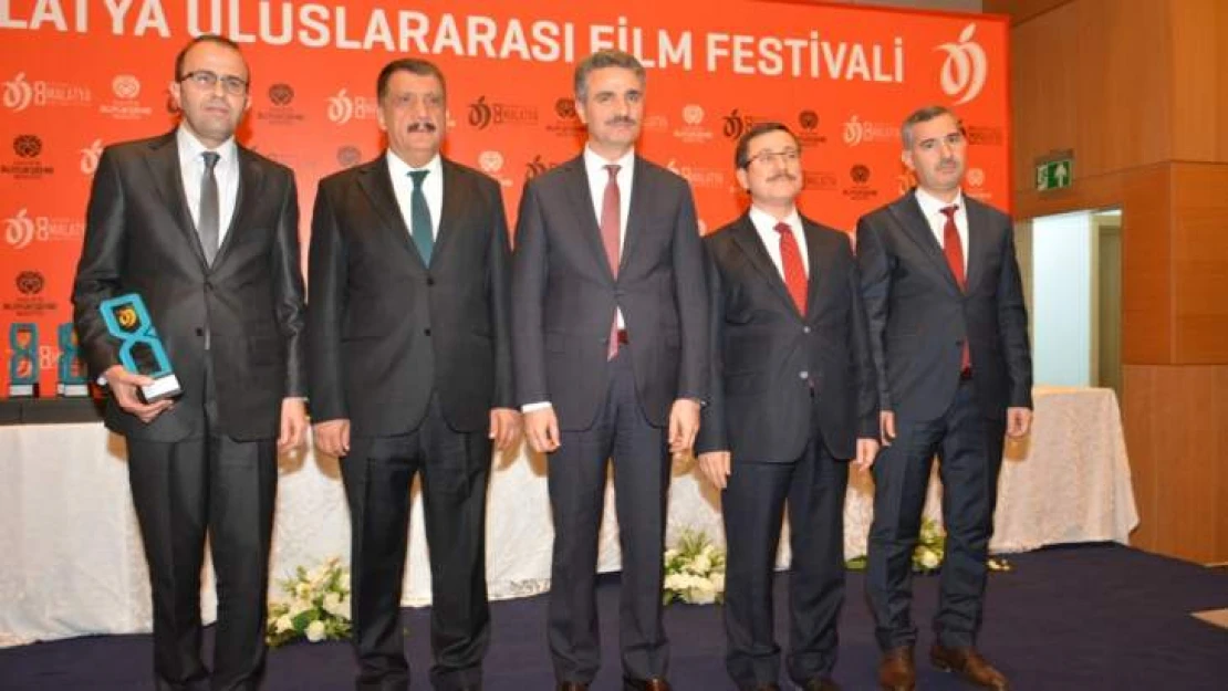 Vali Baruş, 8 Uluslararası Film Festivali Plaket Törenine Katıldı