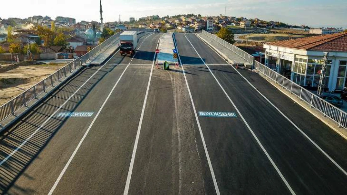 Büyükşehir Yollarda Trafik İşaretleme Çalışmalarına Devam Ediyor