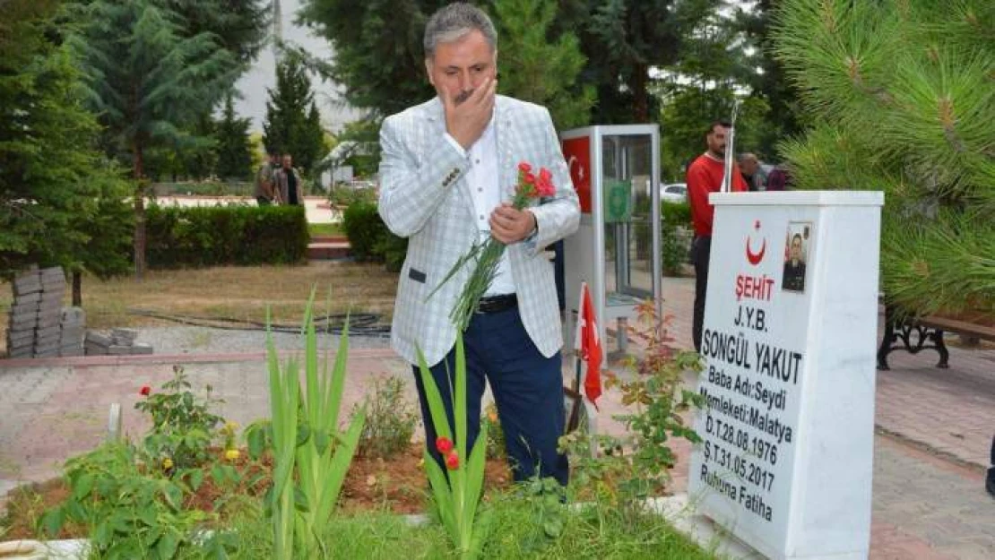 Çakır, şehitlik, şehit yakınları ve huzurevini ziyaret etti