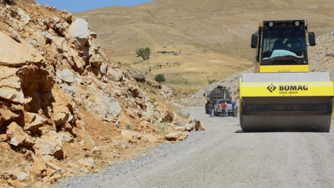 Uluköy Mahallesi'nde 15 Km'lik Yol Asfaltlanıyor