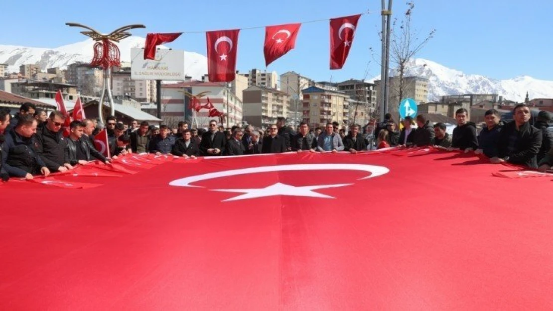 Hakkari'de  'İdlip Şehitlerimizi Anma Ve Bahar Kalkanı Harekatına Destek' Yürüyüşü Düzenlendi