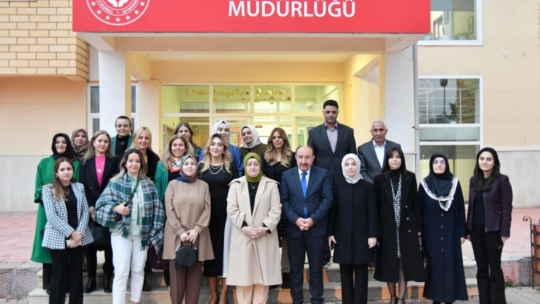 Hanife Yazıcı'nın Miad Evlerindeki Çocuklarla İftar Yemeği