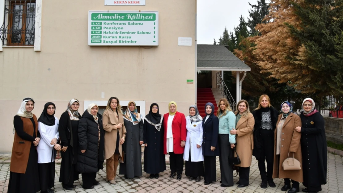 Hanife Yazıcı Şehit Jandarma Uzman Çavuş Musab Haciömer Elmas'ın Hatim Duası Programına Katıldı