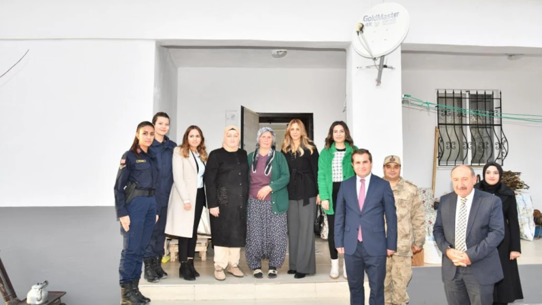 Hanife Yazıcı Türkiye'nin İlk Kadın Jandarma Karakol Komutanı Şehit Yarbay Songül Yakut'un Ailesini Ziyaret Etti