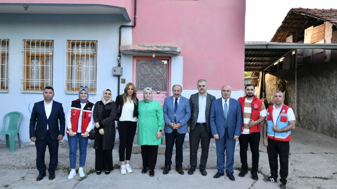 Hanımefendi Hanife Yazıcı Aile Ziyaretlerini Sürdürüyor