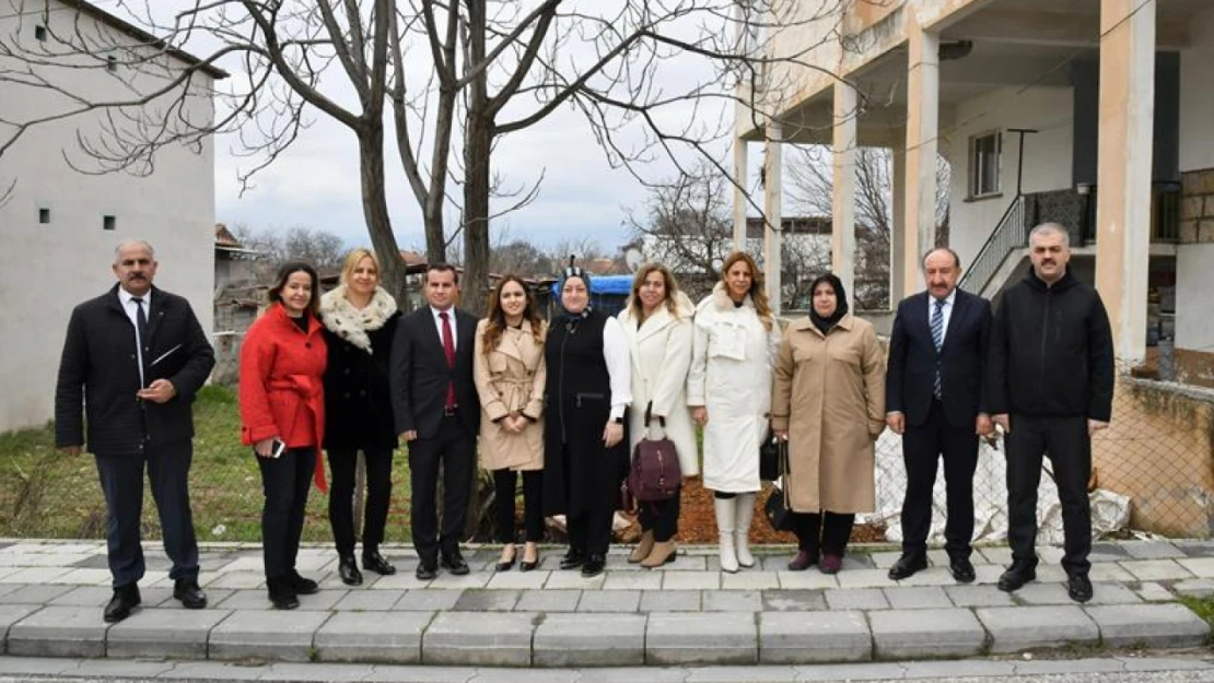 Hanımefendi Hanife Yazıcı'dan Akçadağ İlçesine Ziyaret