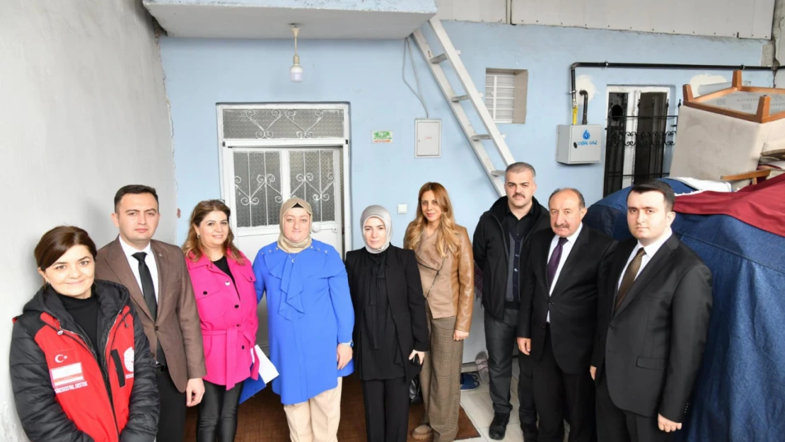 Hanımefendi Hanife Yazıcı'dan Battalgazi Ve Yeşilyurt İlçesindeki Ailelere Ziyaret