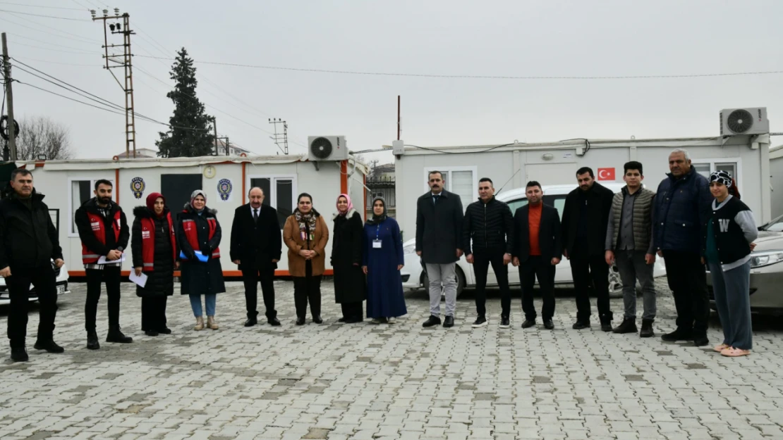 Hanımefendi Selda Yavuz Dolamantepe Konteyner Kentte İkamet Eden Aileleri Ziyaret Etti