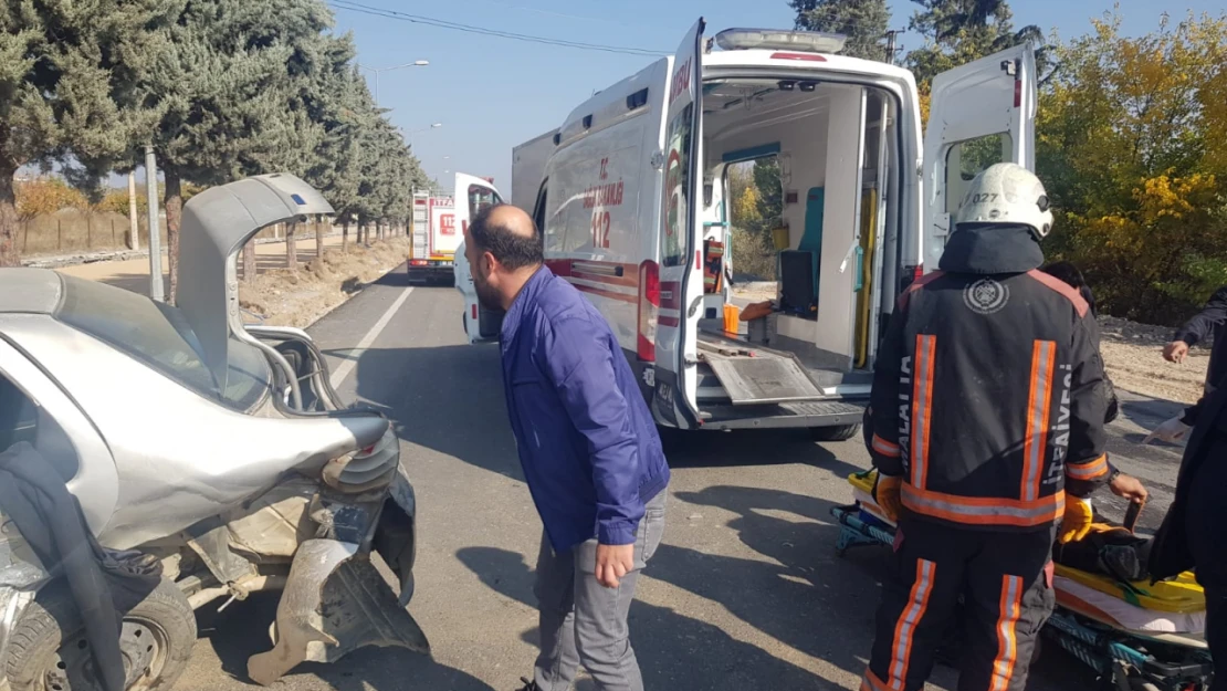 Hanımın çiftliği Caddesinde Trafik Kazası 4 Yaralı