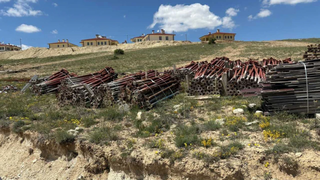 Hırsızlar gözlerini deprem konutları inşaatlarına dikti