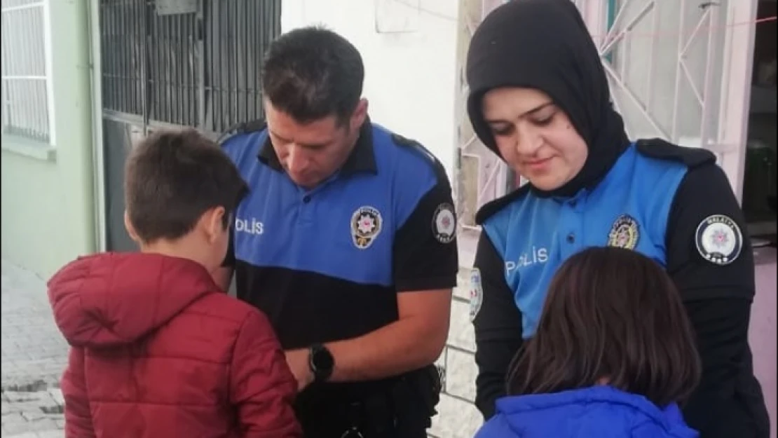 İhtiyaç Sahibi Öğrencilere Mont ve Ayakkabı yardımı yapıldı