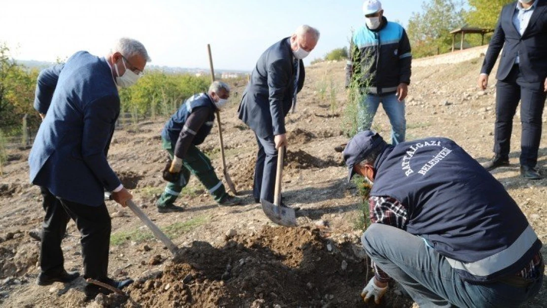 İlçede 2500 Fidan Toprakla Buluştu