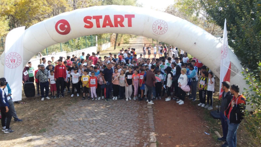 İlçeler Arası 100 Yıl Cumhuriyet  Koşusu Yapıldı!.