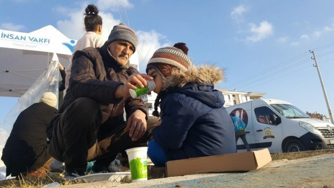 İnsan Vakfı'ndan deprem bölgesine yardım seferberliği