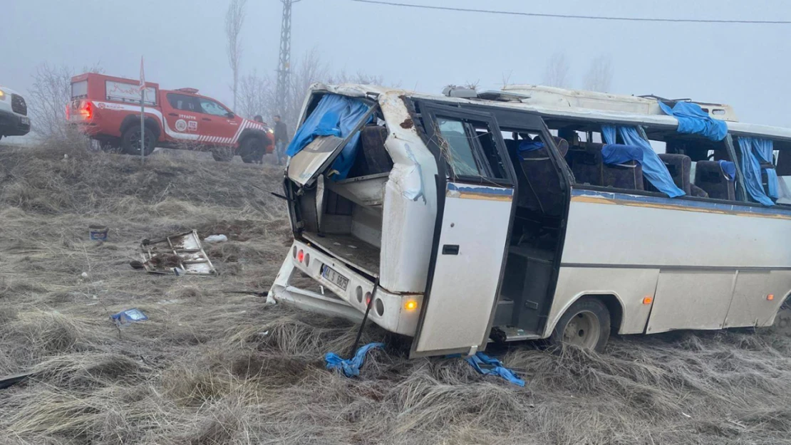 İşçileri taşıyan servis otobüsü şarampole devrildi: 1 ölü, 16 yaralı