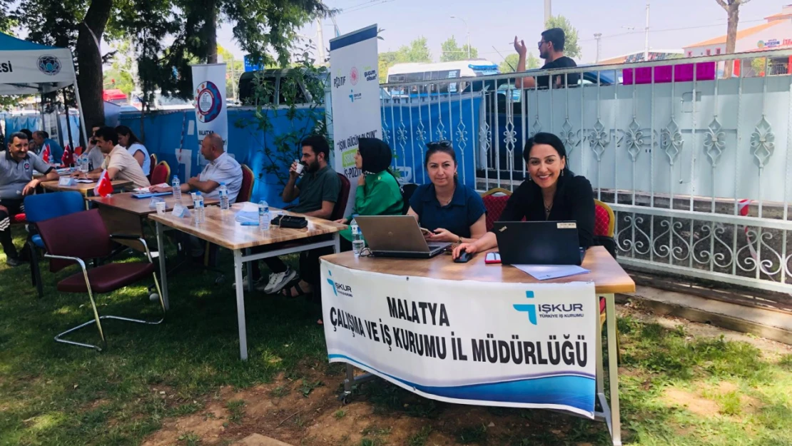 İŞKUR Fuar'ında  İşverenler ile Depremzede Vatandaşlar Buluşuyor