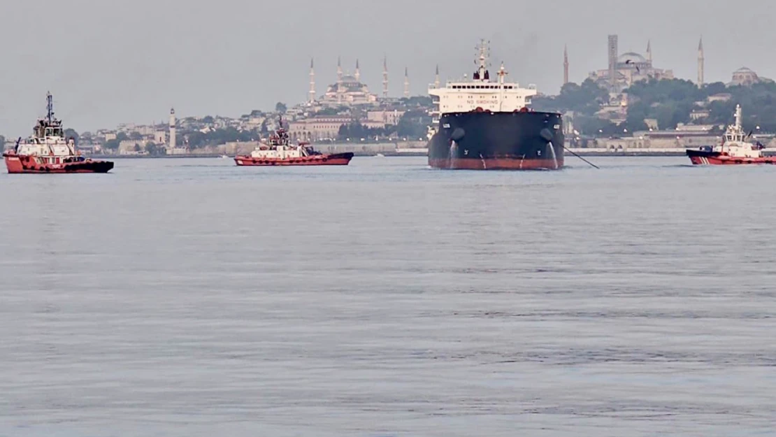 İstanbul Boğazı'nda gemi trafiği çift yönlü askıya alındı