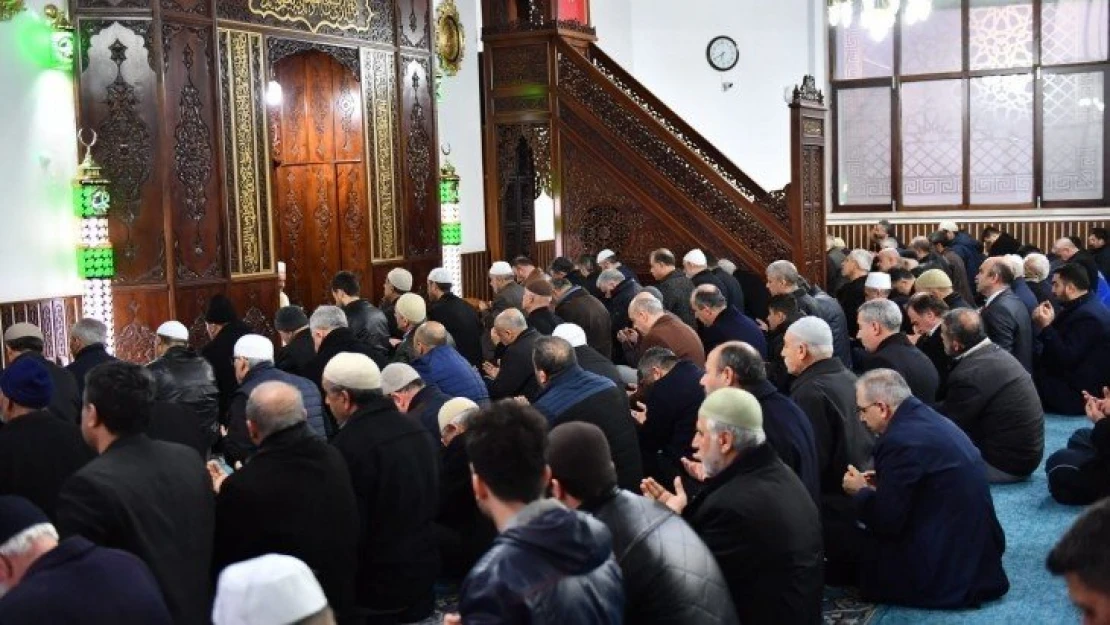 Kahraman Mehmetçiklerimiz Ve Şehitlerimiz İçin Fetih Suresi Okunup, Dua Edildi