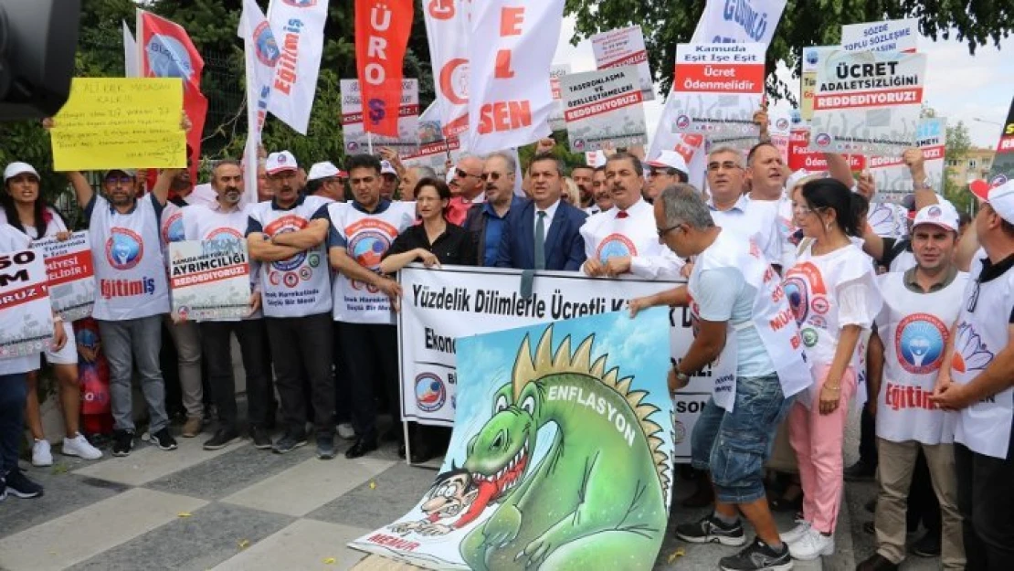 Kamu Emekçilerine Verilen Yüzdelik Zamları Çalışma Bakanlığı Önünde Protesto Ettik