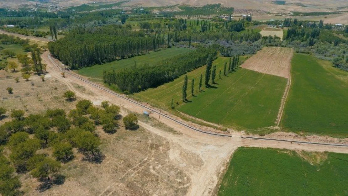 Kuluncak İlçesi Kaynarca Mahallesine açık sistem sulama kanalı inşa ediliyor