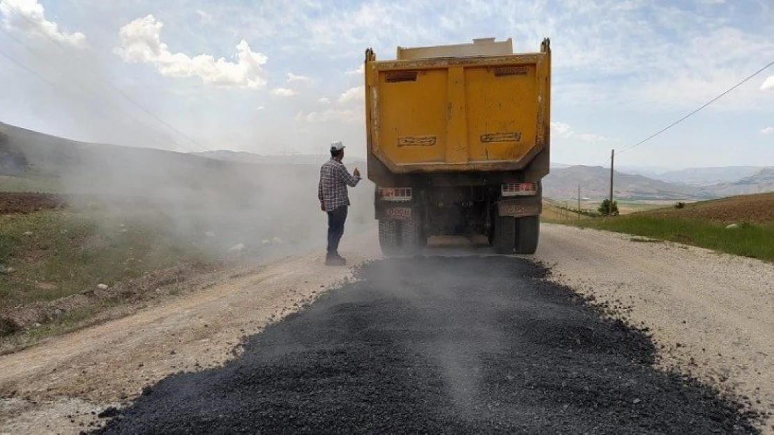 Kuluncak'ta asfalt çalışmaları devam ediyor