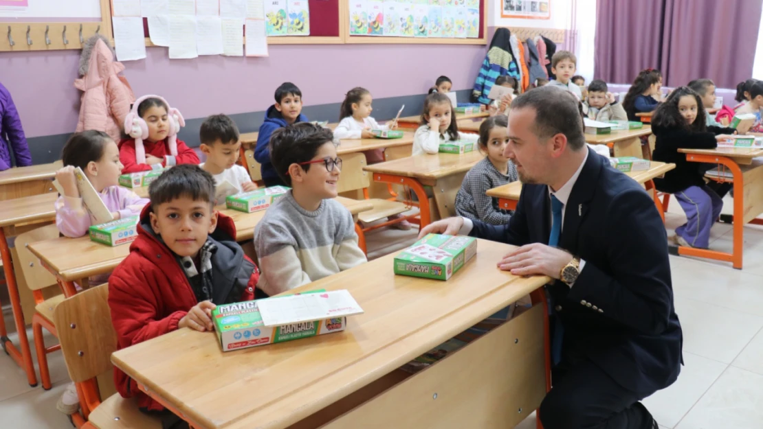 MAGİNDER' den Öğrencilere Karne Hediyesi Malatya'nın Geleceği Çocuklarda