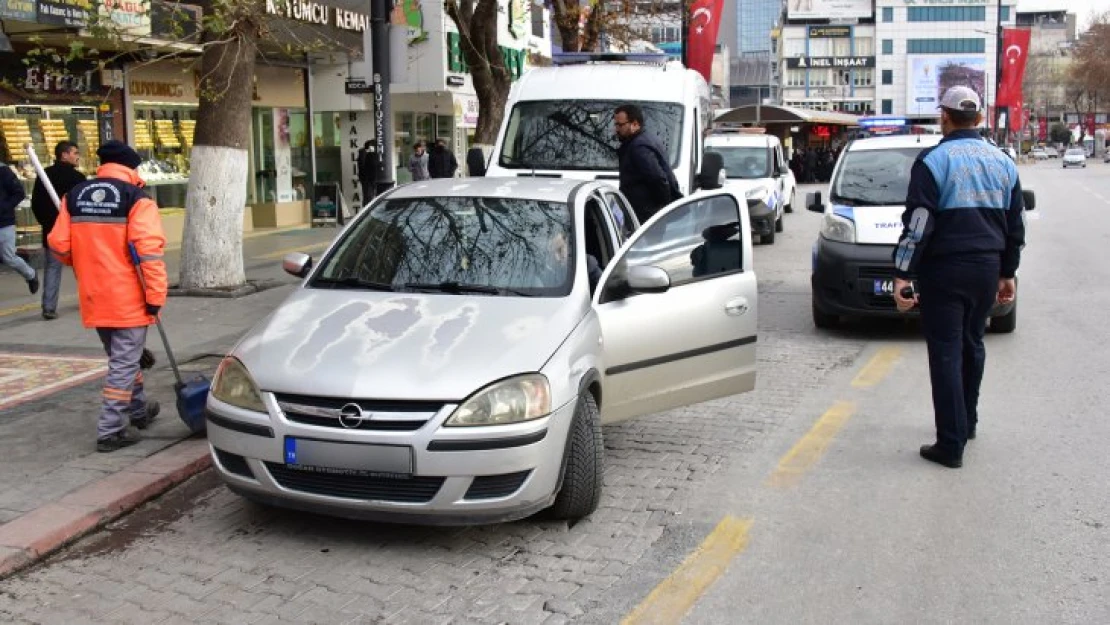 Malatya Büyükşehir Belediyesi Zabıta Ekipleri Araç Parkları İle İlgili Denetimlerine Devam Ediyor