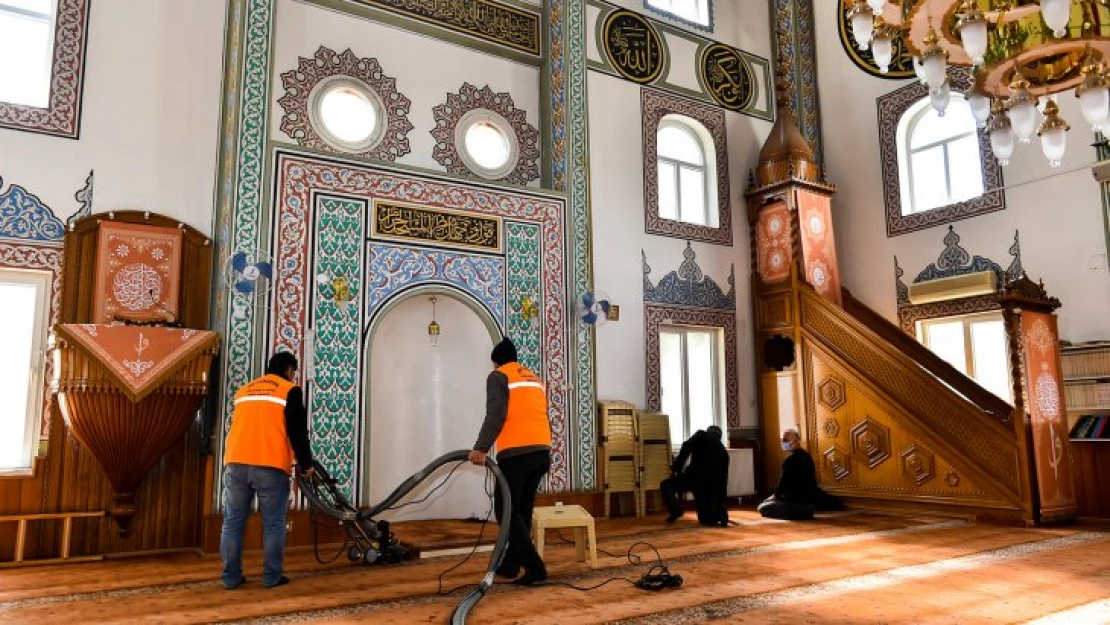 Malatya Büyükşehir Belediyesi İbadethanelerdeki Temizlik Çalışmalarını Sürdürüyor