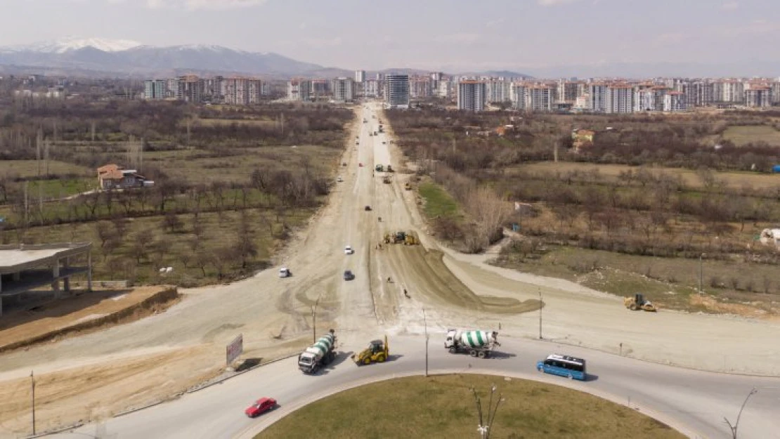 Malatya Büyükşehir Belediyesi, 35 Metrelik Yolda Üst Yapı Çalışmalarına Başladı