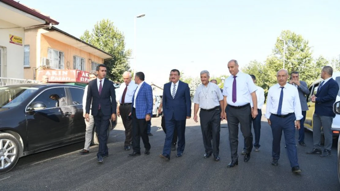 Malatya Büyükşehir Belediyesi yıpranan cadde ve sokakları bir bir yeniliyor