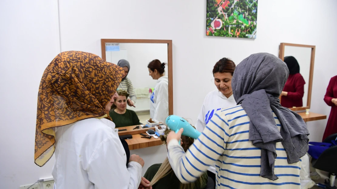 Malatya Büyükşehir Belediyesi,  Kuaförlük Kursu açtı