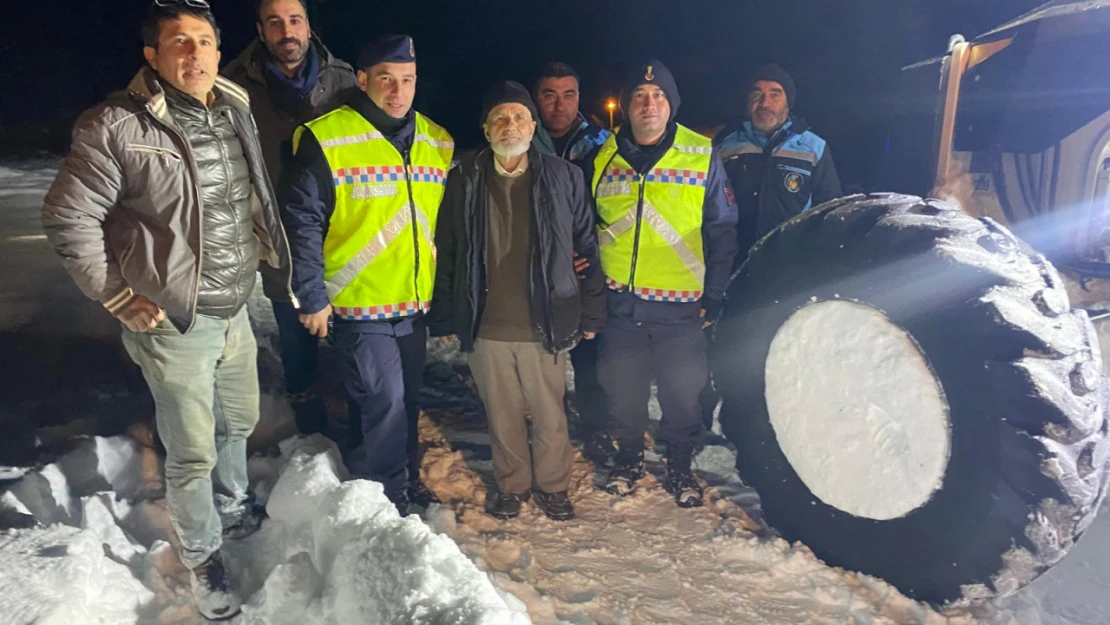 Malatya Büyükşehir Belediyesi Ekipleri 75 Yaşındaki Mustafa Akıcı'ya Sağ Salim Ulaştı