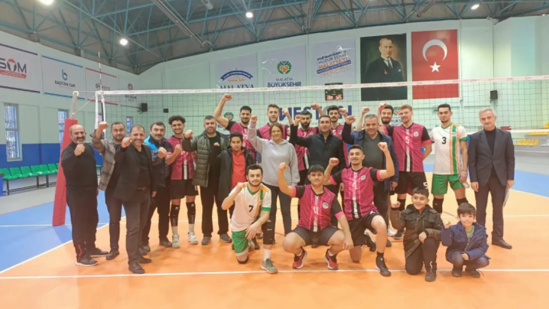 Malatya Büyükşehir Belediyespor Voleybol Takımı Evinde Galip..