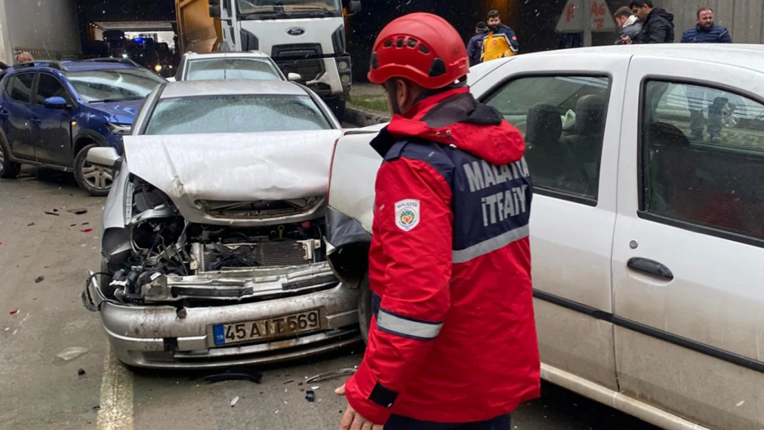 Malatya'da 7 araç birbirine girdi: 6 yaralı